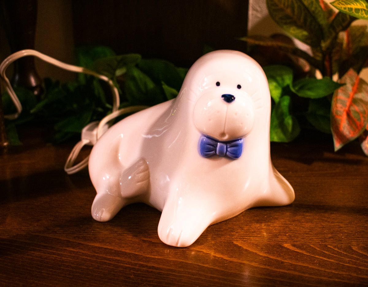 Japan SUN ART Vintage White Seal Gentleman Ceramic Table Lamp 