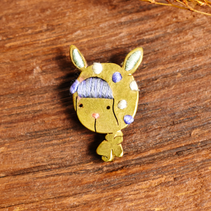 いつか 日本手作黃銅徽章別針 兔子淑女 Itsuka Japan Brass Embroidery Brooch Lady Rabbit BROOCHES