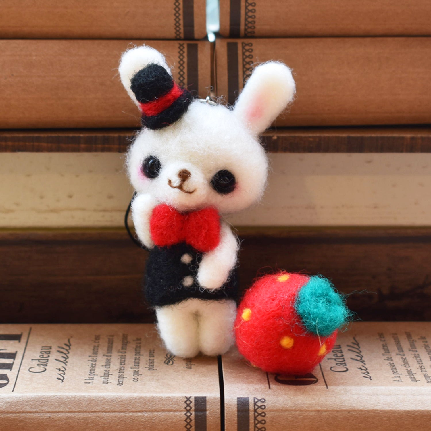 秋都 Japanese Cute Handmade Needle Felted Figure Dressed up Rabbit with a Strawberry RARE FIND ZAKKA