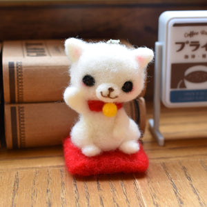 秋都 Japanese Cute Handmade Needle Felted Figure Maneki Neko Cat with Red Cushion in a Coffee Shop RARE FIND ZAKKA