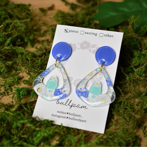 Flower Pattern Water Drop Budgie Parakeet Pierced Earrings (Blue)