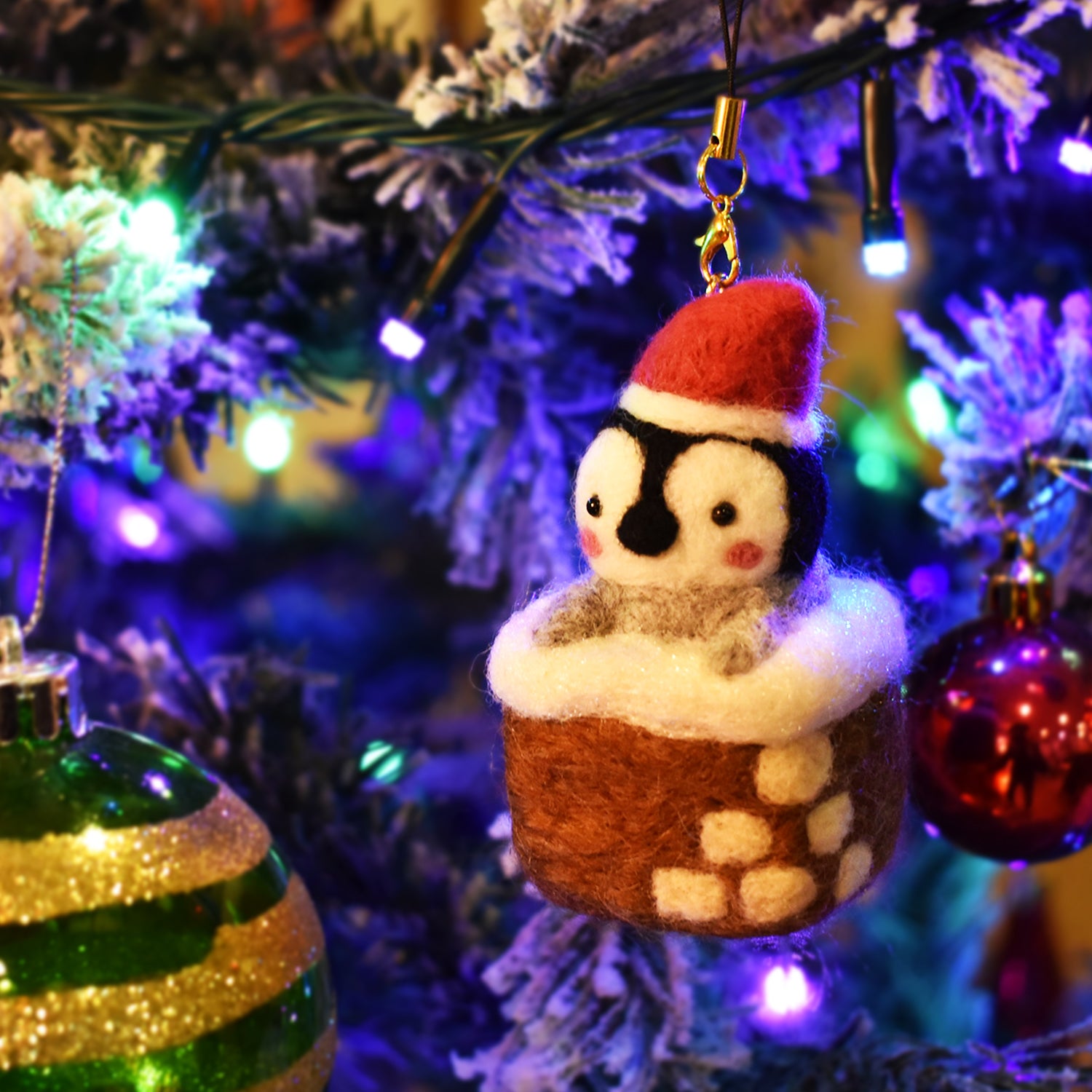 Hi! 卡在煙囪的企鵝聖誕老公公羊毛氈公仔 -聖誕節限量版-